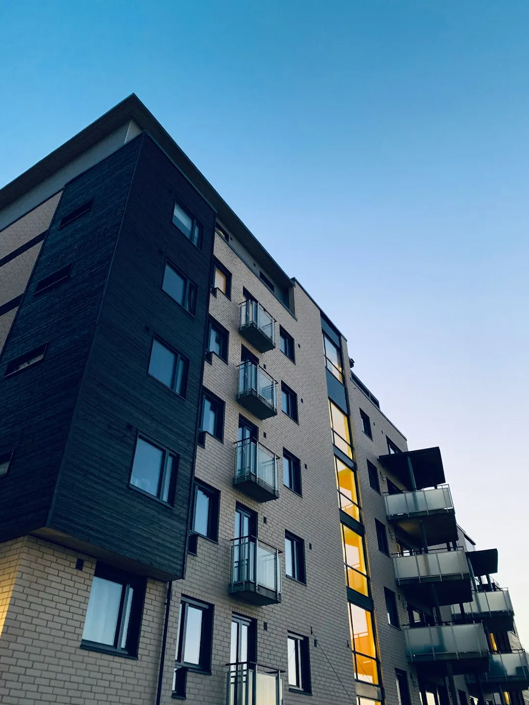 Contemporary multi-unit residential building